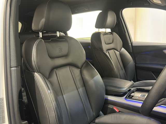 アウディ Ｑ７ 55TFSIクワトロ Sライン 新潟県 2021(令3)年 4.5万km グレイシアホワイトメタリック オプション/オプションカラー　グレイシアホワイトメタリック/7シーターパッケージ/・3列シート/・4ゾーンオートマチックエアコンディショナー/・パワードアクロージング/スペシャルオプション/プレミアムパッケージ/・エクステンディッドアルミニウムブラック/ブラックグラスルックコントロールパネル/・プライバシーガラス/BOSEサウンドシステム/標準装備/・バーチャルコックピット/・MMIナビゲーション/・Bluetooth/・TVチューナー/・アダプティブクルーズコントロール/・アクティブレーンアシスト/・フロントクロストラフィックアシスト/・カーブストーンアシスト/・ホールドアシスト/・アウディプレセンスフロント/リア/・サラウンドビューカメラ/・タイヤプレッシャーワーニング/・オートマチック テールゲート/・マトリクスLEDヘッドライト/・LEDリヤコンビネーションライト/・S lineバンパー/・バルコナレザー S lineロゴ/・シートヒーター/・パドルシフト/・HUD/・マルチカラーアンビエントライティング/・アダプティブエアサスペンション スポーツ/・48Vマイルドハイブリッド