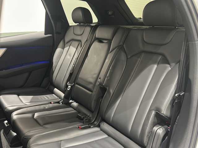 アウディ Ｑ７ 55TFSIクワトロ Sライン 新潟県 2021(令3)年 4.5万km グレイシアホワイトメタリック オプション/オプションカラー　グレイシアホワイトメタリック/7シーターパッケージ/・3列シート/・4ゾーンオートマチックエアコンディショナー/・パワードアクロージング/スペシャルオプション/プレミアムパッケージ/・エクステンディッドアルミニウムブラック/ブラックグラスルックコントロールパネル/・プライバシーガラス/BOSEサウンドシステム/標準装備/・バーチャルコックピット/・MMIナビゲーション/・Bluetooth/・TVチューナー/・アダプティブクルーズコントロール/・アクティブレーンアシスト/・フロントクロストラフィックアシスト/・カーブストーンアシスト/・ホールドアシスト/・アウディプレセンスフロント/リア/・サラウンドビューカメラ/・タイヤプレッシャーワーニング/・オートマチック テールゲート/・マトリクスLEDヘッドライト/・LEDリヤコンビネーションライト/・S lineバンパー/・バルコナレザー S lineロゴ/・シートヒーター/・パドルシフト/・HUD/・マルチカラーアンビエントライティング/・アダプティブエアサスペンション スポーツ/・48Vマイルドハイブリッド