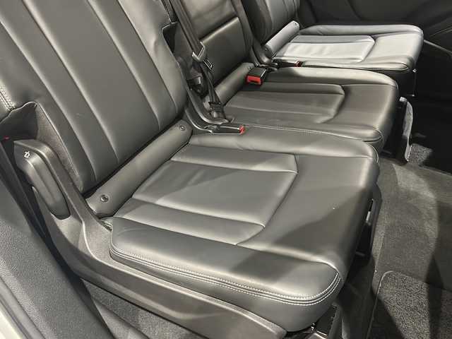 アウディ Ｑ７ 55TFSIクワトロ Sライン 新潟県 2021(令3)年 4.5万km グレイシアホワイトメタリック オプション/オプションカラー　グレイシアホワイトメタリック/7シーターパッケージ/・3列シート/・4ゾーンオートマチックエアコンディショナー/・パワードアクロージング/スペシャルオプション/プレミアムパッケージ/・エクステンディッドアルミニウムブラック/ブラックグラスルックコントロールパネル/・プライバシーガラス/BOSEサウンドシステム/標準装備/・バーチャルコックピット/・MMIナビゲーション/・Bluetooth/・TVチューナー/・アダプティブクルーズコントロール/・アクティブレーンアシスト/・フロントクロストラフィックアシスト/・カーブストーンアシスト/・ホールドアシスト/・アウディプレセンスフロント/リア/・サラウンドビューカメラ/・タイヤプレッシャーワーニング/・オートマチック テールゲート/・マトリクスLEDヘッドライト/・LEDリヤコンビネーションライト/・S lineバンパー/・バルコナレザー S lineロゴ/・シートヒーター/・パドルシフト/・HUD/・マルチカラーアンビエントライティング/・アダプティブエアサスペンション スポーツ/・48Vマイルドハイブリッド