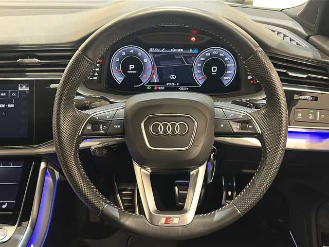 アウディ Ｑ７ 55TFSIクワトロ Sライン 新潟県 2021(令3)年 4.5万km グレイシアホワイトメタリック オプション/オプションカラー　グレイシアホワイトメタリック/7シーターパッケージ/・3列シート/・4ゾーンオートマチックエアコンディショナー/・パワードアクロージング/スペシャルオプション/プレミアムパッケージ/・エクステンディッドアルミニウムブラック/ブラックグラスルックコントロールパネル/・プライバシーガラス/BOSEサウンドシステム/標準装備/・バーチャルコックピット/・MMIナビゲーション/・Bluetooth/・TVチューナー/・アダプティブクルーズコントロール/・アクティブレーンアシスト/・フロントクロストラフィックアシスト/・カーブストーンアシスト/・ホールドアシスト/・アウディプレセンスフロント/リア/・サラウンドビューカメラ/・タイヤプレッシャーワーニング/・オートマチック テールゲート/・マトリクスLEDヘッドライト/・LEDリヤコンビネーションライト/・S lineバンパー/・バルコナレザー S lineロゴ/・シートヒーター/・パドルシフト/・HUD/・マルチカラーアンビエントライティング/・アダプティブエアサスペンション スポーツ/・48Vマイルドハイブリッド