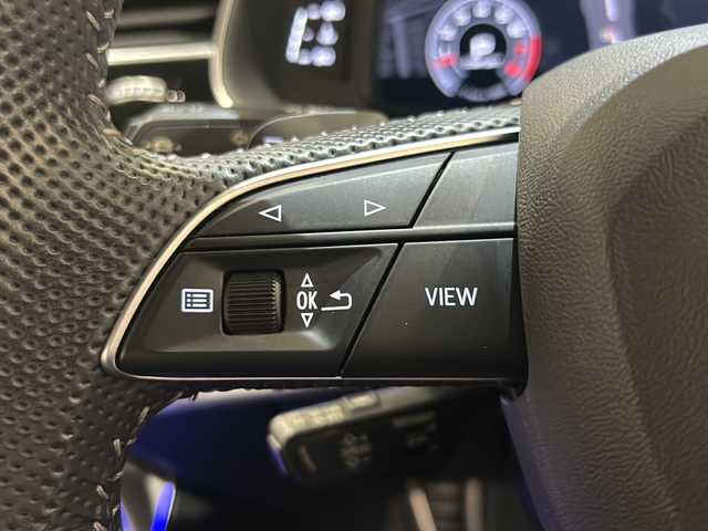 アウディ Ｑ７ 55TFSIクワトロ Sライン 新潟県 2021(令3)年 4.5万km グレイシアホワイトメタリック オプション/オプションカラー　グレイシアホワイトメタリック/7シーターパッケージ/・3列シート/・4ゾーンオートマチックエアコンディショナー/・パワードアクロージング/スペシャルオプション/プレミアムパッケージ/・エクステンディッドアルミニウムブラック/ブラックグラスルックコントロールパネル/・プライバシーガラス/BOSEサウンドシステム/標準装備/・バーチャルコックピット/・MMIナビゲーション/・Bluetooth/・TVチューナー/・アダプティブクルーズコントロール/・アクティブレーンアシスト/・フロントクロストラフィックアシスト/・カーブストーンアシスト/・ホールドアシスト/・アウディプレセンスフロント/リア/・サラウンドビューカメラ/・タイヤプレッシャーワーニング/・オートマチック テールゲート/・マトリクスLEDヘッドライト/・LEDリヤコンビネーションライト/・S lineバンパー/・バルコナレザー S lineロゴ/・シートヒーター/・パドルシフト/・HUD/・マルチカラーアンビエントライティング/・アダプティブエアサスペンション スポーツ/・48Vマイルドハイブリッド