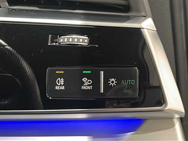 アウディ Ｑ７ 55TFSIクワトロ Sライン 新潟県 2021(令3)年 4.5万km グレイシアホワイトメタリック オプション/オプションカラー　グレイシアホワイトメタリック/7シーターパッケージ/・3列シート/・4ゾーンオートマチックエアコンディショナー/・パワードアクロージング/スペシャルオプション/プレミアムパッケージ/・エクステンディッドアルミニウムブラック/ブラックグラスルックコントロールパネル/・プライバシーガラス/BOSEサウンドシステム/標準装備/・バーチャルコックピット/・MMIナビゲーション/・Bluetooth/・TVチューナー/・アダプティブクルーズコントロール/・アクティブレーンアシスト/・フロントクロストラフィックアシスト/・カーブストーンアシスト/・ホールドアシスト/・アウディプレセンスフロント/リア/・サラウンドビューカメラ/・タイヤプレッシャーワーニング/・オートマチック テールゲート/・マトリクスLEDヘッドライト/・LEDリヤコンビネーションライト/・S lineバンパー/・バルコナレザー S lineロゴ/・シートヒーター/・パドルシフト/・HUD/・マルチカラーアンビエントライティング/・アダプティブエアサスペンション スポーツ/・48Vマイルドハイブリッド