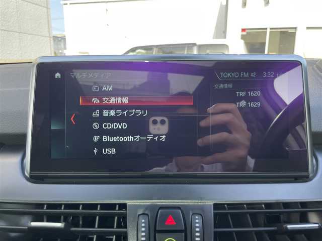 ＢＭＷ ２１８ｄ アクティブツアラー 東京都 2018(平30)年 2.9万km ミネラルホワイト アドバンスドアクティブセーフティパッケージ/サンルーフ/純正HDDナビ/　DVD/CD/Bluetooth/バックカメラ/インテリジェントセーフティ/ヘッドアップディスプレイ/シートヒーター/パワーシート/前後ドライブレコーダー/クルーズコントロール/パワーバックドア/コーナーセンサー/LEDヘッドライト/フォグランプ/オートライト/ビルトインETC/ステアリングスイッチ/アイドリングストップ/純正16インチアルミホイール/プッシュスタート/スマートキー×2/電動格納ミラー/ウインカーミラー/横すべり防止/フロアマット/保証書/取扱説明書