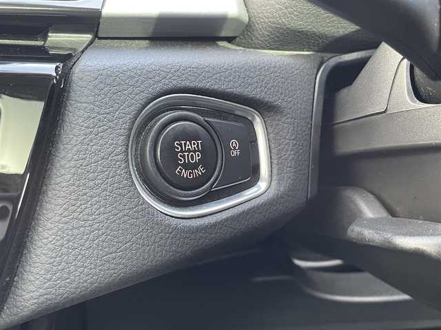 ＢＭＷ ２１８ｄ アクティブツアラー 東京都 2018(平30)年 2.9万km ミネラルホワイト アドバンスドアクティブセーフティパッケージ/サンルーフ/純正HDDナビ/　DVD/CD/Bluetooth/バックカメラ/インテリジェントセーフティ/ヘッドアップディスプレイ/シートヒーター/パワーシート/前後ドライブレコーダー/クルーズコントロール/パワーバックドア/コーナーセンサー/LEDヘッドライト/フォグランプ/オートライト/ビルトインETC/ステアリングスイッチ/アイドリングストップ/純正16インチアルミホイール/プッシュスタート/スマートキー×2/電動格納ミラー/ウインカーミラー/横すべり防止/フロアマット/保証書/取扱説明書