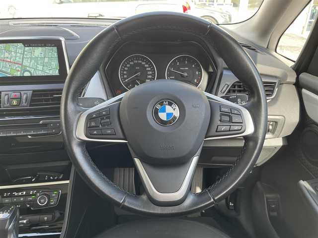 ＢＭＷ ２１８ｄ アクティブツアラー 東京都 2018(平30)年 2.9万km ミネラルホワイト アドバンスドアクティブセーフティパッケージ/サンルーフ/純正HDDナビ/　DVD/CD/Bluetooth/バックカメラ/インテリジェントセーフティ/ヘッドアップディスプレイ/シートヒーター/パワーシート/前後ドライブレコーダー/クルーズコントロール/パワーバックドア/コーナーセンサー/LEDヘッドライト/フォグランプ/オートライト/ビルトインETC/ステアリングスイッチ/アイドリングストップ/純正16インチアルミホイール/プッシュスタート/スマートキー×2/電動格納ミラー/ウインカーミラー/横すべり防止/フロアマット/保証書/取扱説明書