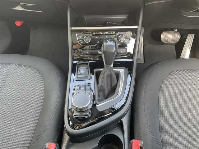 ＢＭＷ ２１８ｄ アクティブツアラー 東京都 2018(平30)年 2.9万km ミネラルホワイト アドバンスドアクティブセーフティパッケージ/サンルーフ/純正HDDナビ/　DVD/CD/Bluetooth/バックカメラ/インテリジェントセーフティ/ヘッドアップディスプレイ/シートヒーター/パワーシート/前後ドライブレコーダー/クルーズコントロール/パワーバックドア/コーナーセンサー/LEDヘッドライト/フォグランプ/オートライト/ビルトインETC/ステアリングスイッチ/アイドリングストップ/純正16インチアルミホイール/プッシュスタート/スマートキー×2/電動格納ミラー/ウインカーミラー/横すべり防止/フロアマット/保証書/取扱説明書