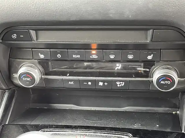 マツダ ＣＸ－８ 25S ブラックトーンED 熊本県 2021(令3)年 3.8万km スノーフレイクホワイトパールマイカ 禁煙車　/純正ナビ（ＣＤ・ＤＶＤ・フルセグ・ＢＴ・ＵＳＢ）/全周囲カメラ　/純正前後ドライブレコーダー　/アルパインフリップダウンモニター　/ＥＴＣ　/前後クリアランスソナー　/レーダークルーズコントロール　/衝突軽減ブレーキ/車線逸脱警報/ブラインドスポットモニター/横滑り防止/パーキングアシスト/アイドリングストップ/パワーバックドア/前席シートヒーター/ステアリングヒーター/前席パワーシート/置くだけ充電/ハーフレザーシート/オートライト/LEDヘッドライト/フォグライト/スマートキー/プッシュスタート