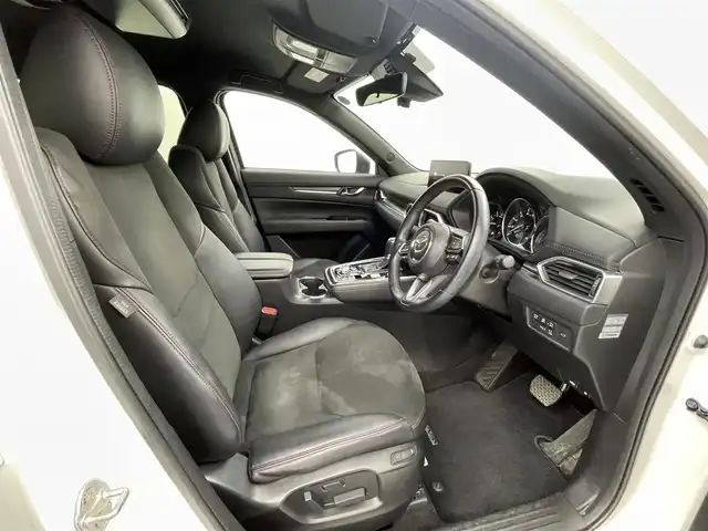 マツダ ＣＸ－８ 25S ブラックトーンED 熊本県 2021(令3)年 3.8万km スノーフレイクホワイトパールマイカ 禁煙車　/純正ナビ（ＣＤ・ＤＶＤ・フルセグ・ＢＴ・ＵＳＢ）/全周囲カメラ　/純正前後ドライブレコーダー　/アルパインフリップダウンモニター　/ＥＴＣ　/前後クリアランスソナー　/レーダークルーズコントロール　/衝突軽減ブレーキ/車線逸脱警報/ブラインドスポットモニター/横滑り防止/パーキングアシスト/アイドリングストップ/パワーバックドア/前席シートヒーター/ステアリングヒーター/前席パワーシート/置くだけ充電/ハーフレザーシート/オートライト/LEDヘッドライト/フォグライト/スマートキー/プッシュスタート