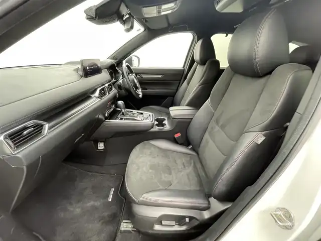 マツダ ＣＸ－８ 25S ブラックトーンED 熊本県 2021(令3)年 3.8万km スノーフレイクホワイトパールマイカ 禁煙車　/純正ナビ（ＣＤ・ＤＶＤ・フルセグ・ＢＴ・ＵＳＢ）/全周囲カメラ　/純正前後ドライブレコーダー　/アルパインフリップダウンモニター　/ＥＴＣ　/前後クリアランスソナー　/レーダークルーズコントロール　/衝突軽減ブレーキ/車線逸脱警報/ブラインドスポットモニター/横滑り防止/パーキングアシスト/アイドリングストップ/パワーバックドア/前席シートヒーター/ステアリングヒーター/前席パワーシート/置くだけ充電/ハーフレザーシート/オートライト/LEDヘッドライト/フォグライト/スマートキー/プッシュスタート