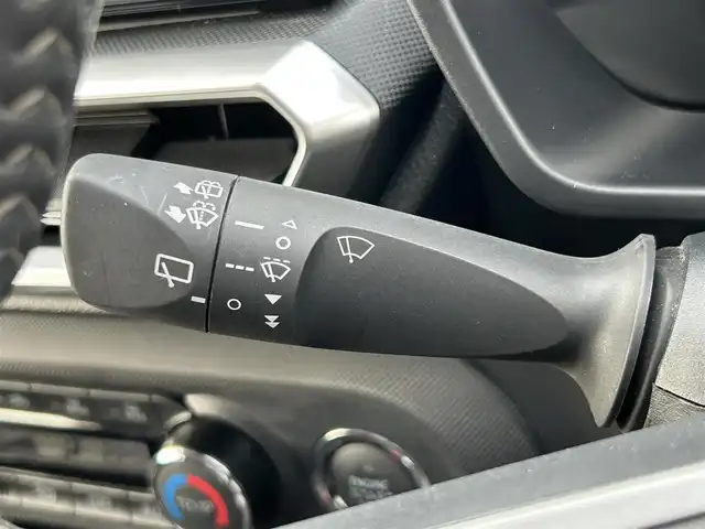 トヨタ ライズ Z 熊本県 2020(令2)年 1.5万km シャイニングホワイトパール 純正ナビ/・AM/FM/CD/DVD/SD/HDMI/iPod/USB/BT/・フルセグTV/全周囲カメラ/・フロント/サイド/バック/スマートアシスト３/・先行車発進お知らせ機能/・衝突警報機能/・衝突回避支援ブレーキ機能/・車線逸脱警報機能/・誤発進抑制機能(前方・後方)/・オートハイビーム/・ブラインドスポットモニター/・リヤクロストラフィックアラート/レーダークルーズコントロール/クリアランスソナー/前後コーナーセンサー/革巻きステアリング/・ステアリングリモコン/D/N席シートヒーター/前後ドライブレコーダー/ETC2.0/電動格納ミラー/・ウィンカーミラー/純正ドアバイザー/純正アルミホイール/純正フロアマット/スマートキー
