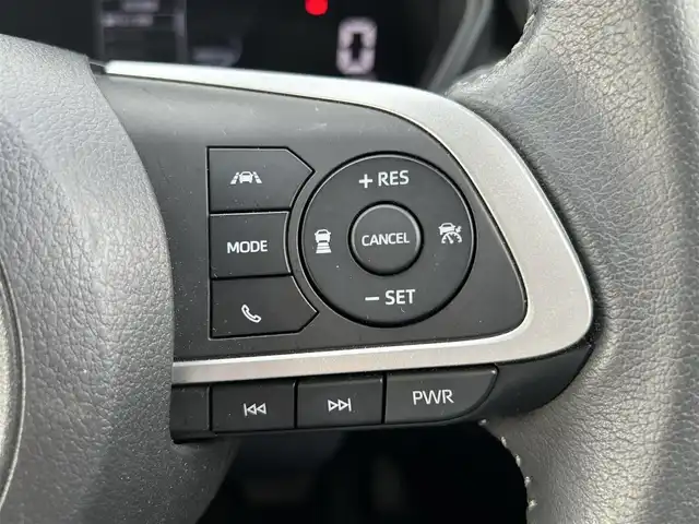 トヨタ ライズ Z 熊本県 2020(令2)年 1.5万km シャイニングホワイトパール 純正ナビ/・AM/FM/CD/DVD/SD/HDMI/iPod/USB/BT/・フルセグTV/全周囲カメラ/・フロント/サイド/バック/スマートアシスト３/・先行車発進お知らせ機能/・衝突警報機能/・衝突回避支援ブレーキ機能/・車線逸脱警報機能/・誤発進抑制機能(前方・後方)/・オートハイビーム/・ブラインドスポットモニター/・リヤクロストラフィックアラート/レーダークルーズコントロール/クリアランスソナー/前後コーナーセンサー/革巻きステアリング/・ステアリングリモコン/D/N席シートヒーター/前後ドライブレコーダー/ETC2.0/電動格納ミラー/・ウィンカーミラー/純正ドアバイザー/純正アルミホイール/純正フロアマット/スマートキー