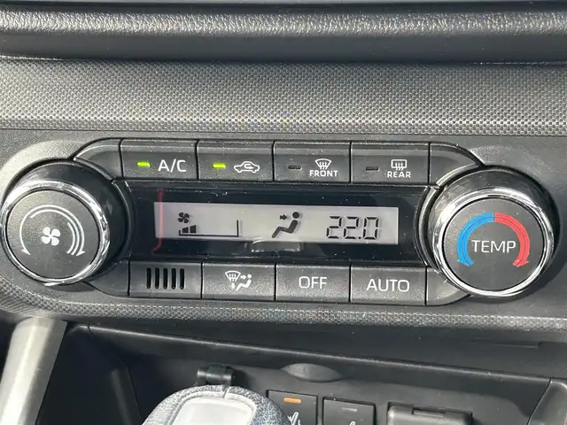 トヨタ ライズ Z 熊本県 2020(令2)年 1.5万km シャイニングホワイトパール 純正ナビ/・AM/FM/CD/DVD/SD/HDMI/iPod/USB/BT/・フルセグTV/全周囲カメラ/・フロント/サイド/バック/スマートアシスト３/・先行車発進お知らせ機能/・衝突警報機能/・衝突回避支援ブレーキ機能/・車線逸脱警報機能/・誤発進抑制機能(前方・後方)/・オートハイビーム/・ブラインドスポットモニター/・リヤクロストラフィックアラート/レーダークルーズコントロール/クリアランスソナー/前後コーナーセンサー/革巻きステアリング/・ステアリングリモコン/D/N席シートヒーター/前後ドライブレコーダー/ETC2.0/電動格納ミラー/・ウィンカーミラー/純正ドアバイザー/純正アルミホイール/純正フロアマット/スマートキー