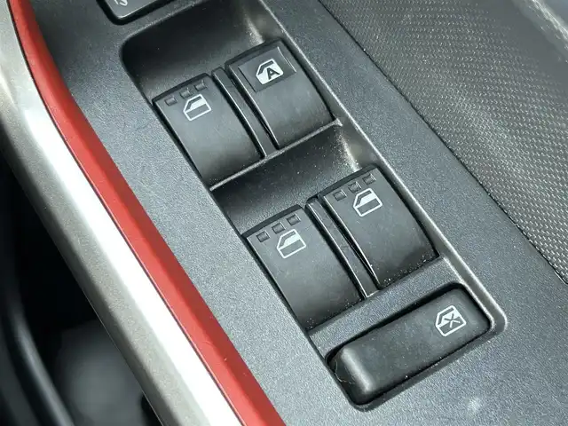 トヨタ ライズ Z 熊本県 2020(令2)年 1.5万km シャイニングホワイトパール 純正ナビ/・AM/FM/CD/DVD/SD/HDMI/iPod/USB/BT/・フルセグTV/全周囲カメラ/・フロント/サイド/バック/スマートアシスト３/・先行車発進お知らせ機能/・衝突警報機能/・衝突回避支援ブレーキ機能/・車線逸脱警報機能/・誤発進抑制機能(前方・後方)/・オートハイビーム/・ブラインドスポットモニター/・リヤクロストラフィックアラート/レーダークルーズコントロール/クリアランスソナー/前後コーナーセンサー/革巻きステアリング/・ステアリングリモコン/D/N席シートヒーター/前後ドライブレコーダー/ETC2.0/電動格納ミラー/・ウィンカーミラー/純正ドアバイザー/純正アルミホイール/純正フロアマット/スマートキー