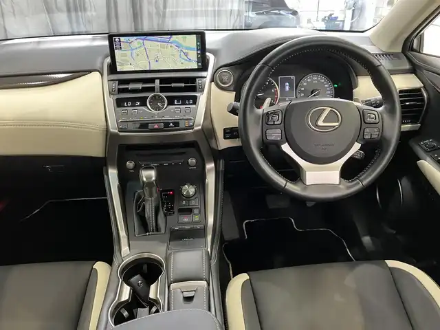レクサス ＮＸ 300 ブラックシークエンス 東京都 2018(平30)年 3.8万km ソニッククォーツ 300ブラックシークエンス限定車/2000cc 2WD/純正10.3インチワイドナビ/地上デジタルテレビ/テレビキャンセラー/ドライブレコーダー前後/ビルトインETC/プレミアムサウンドシステム/CD DVD再生/Blue Tooth /USB入力端子/MicroSDカード/Blu-ray/電動オート格納/メモリー機能/ヒーター/　足元照明付/ドライブモードセレクト/　Eco/Normal/Sport/セイフティシステムプラス/・プリクラッシュセーフティシステム/・レーンディパーチャーアラート/・アダプティブハイビームシステム/・レーダークルーズコントロール/・カーテンエアバック/パドルシフト/革巻ステアリング/ステアリングヒーター/スマートキー/LEDヘッドライト・フォグライト/専用ブラック/ホワイト合皮シート/純正アルミホイール18インチ/純正フロアマット/車内スタッドレス社外アルミホイール付き