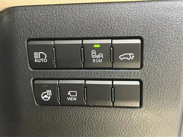 レクサス ＮＸ 300 ブラックシークエンス 東京都 2018(平30)年 3.8万km ソニッククォーツ 300ブラックシークエンス限定車/2000cc 2WD/純正10.3インチワイドナビ/地上デジタルテレビ/テレビキャンセラー/ドライブレコーダー前後/ビルトインETC/プレミアムサウンドシステム/CD DVD再生/Blue Tooth /USB入力端子/MicroSDカード/Blu-ray/電動オート格納/メモリー機能/ヒーター/　足元照明付/ドライブモードセレクト/　Eco/Normal/Sport/セイフティシステムプラス/・プリクラッシュセーフティシステム/・レーンディパーチャーアラート/・アダプティブハイビームシステム/・レーダークルーズコントロール/・カーテンエアバック/パドルシフト/革巻ステアリング/ステアリングヒーター/スマートキー/LEDヘッドライト・フォグライト/専用ブラック/ホワイト合皮シート/純正アルミホイール18インチ/純正フロアマット/車内スタッドレス社外アルミホイール付き