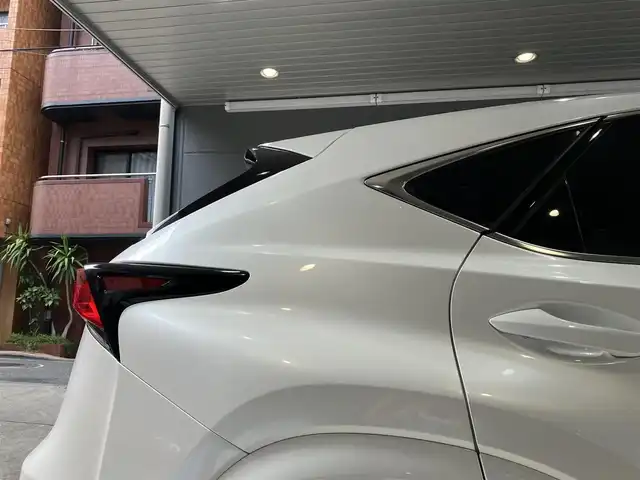 レクサス ＮＸ 300 ブラックシークエンス 東京都 2018(平30)年 3.8万km ソニッククォーツ 300ブラックシークエンス限定車/2000cc 2WD/純正10.3インチワイドナビ/地上デジタルテレビ/テレビキャンセラー/ドライブレコーダー前後/ビルトインETC/プレミアムサウンドシステム/CD DVD再生/Blue Tooth /USB入力端子/MicroSDカード/Blu-ray/電動オート格納/メモリー機能/ヒーター/　足元照明付/ドライブモードセレクト/　Eco/Normal/Sport/セイフティシステムプラス/・プリクラッシュセーフティシステム/・レーンディパーチャーアラート/・アダプティブハイビームシステム/・レーダークルーズコントロール/・カーテンエアバック/パドルシフト/革巻ステアリング/ステアリングヒーター/スマートキー/LEDヘッドライト・フォグライト/専用ブラック/ホワイト合皮シート/純正アルミホイール18インチ/純正フロアマット/車内スタッドレス社外アルミホイール付き
