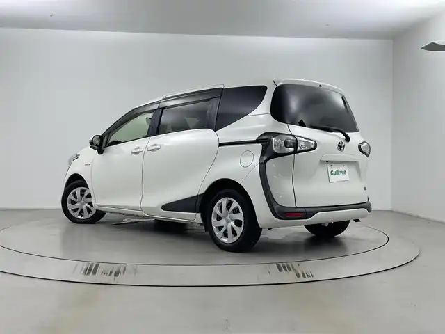 トヨタ シエンタ ハイブリッド G 埼玉県 2015(平27)年 6.2万km ホワイトパールクリスタルシャイン 純正ナビ　NSZT-W64/(Bluetooth/CD/DVD/AM/FM)/地デジフルセグ/バックカメラ/ETC/車線逸脱警報/オートマチックハイビーム/衝突軽減ブレーキ/先行車発進お知らせ機能/前席シートヒーター/EV・ECOモード/ウィンカーミラー/プッシュスタート/ステアリングリモコン/純正フロアマット/純正ドアバイザー