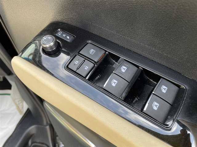 トヨタ アルファード G 石川県 2016(平28)年 7.8万km 黒 アルパイン10型ナビ/アルパインフリップダウンモニター/フルセグTV/バックカメラ/両側パワースライドドア/LEDヘッドライト/ETC/ドライブレコーダー/スマートキー/プッシュスタート/電動ミラー/オットマン/クルーズコントロール