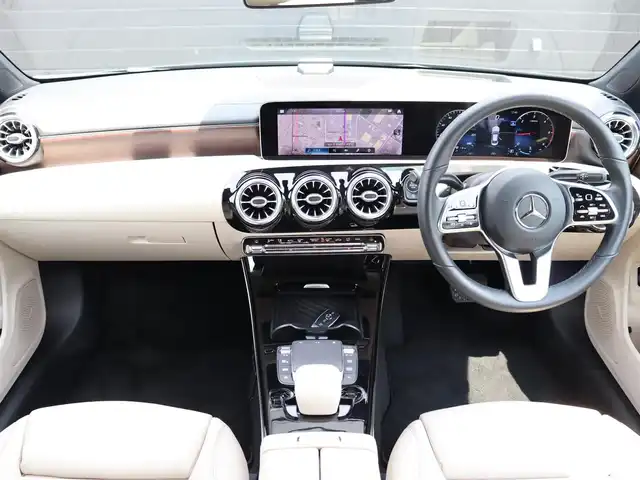 メルセデス・ベンツ ＣＬＡ２００ｄ 宮城県 2020(令2)年 2.5万km デニムブルー パノラミックスライディングルーフ/レーダーセーフティパッケージ/アダプティブクルーズコントロール/純正メモリナビ/フルセグＴＶ/３６０度カメラシステム/アンビエントライト/Bluetooth接続　/レザーシート/シートヒーター(DN席)/電動シート(DN席)/ヘッドアップディスプレイ/ブラインドスポットアシスト/レーンキープアシスト/アクティブブレーキアシスト/パークトロニック/置くだけ充電/純正18インチAW/オートライト/パワーステアリング/パワーウィンドウ/プッシュスタート/アイドリングストップ/前方ドライブレコーダー/ETC