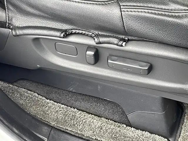 ホンダ オデッセイ アブソルート・EXホンダセンジング 群馬県 2016(平28)年 7.9万km ホワイトオーキッドパール フリップダウンモニター　ＡＬＰＩＮＥ９インチナビ　バックカメラ　両側パワースライドドア　アダプティブクルーズコントロール　ＬＥＤ　ハーフレザー　パワーシート　純正１８インチＡＷ　ドラレコ　ＥＴＣ　禁煙