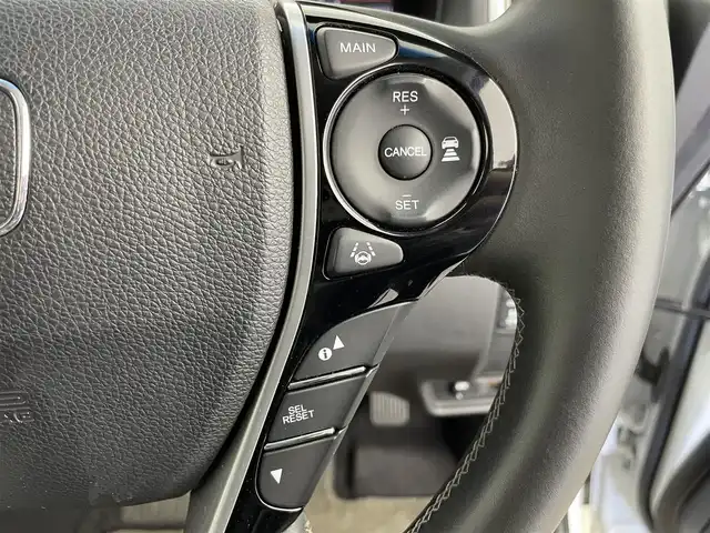 ホンダ オデッセイ アブソルート・EXホンダセンジング 群馬県 2016(平28)年 7.9万km ホワイトオーキッドパール フリップダウンモニター　ＡＬＰＩＮＥ９インチナビ　バックカメラ　両側パワースライドドア　アダプティブクルーズコントロール　ＬＥＤ　ハーフレザー　パワーシート　純正１８インチＡＷ　ドラレコ　ＥＴＣ　禁煙