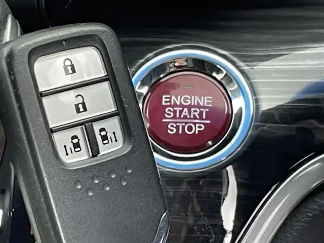 ホンダ オデッセイ アブソルート・EXホンダセンジング 群馬県 2016(平28)年 7.9万km ホワイトオーキッドパール フリップダウンモニター　ＡＬＰＩＮＥ９インチナビ　バックカメラ　両側パワースライドドア　アダプティブクルーズコントロール　ＬＥＤ　ハーフレザー　パワーシート　純正１８インチＡＷ　ドラレコ　ＥＴＣ　禁煙