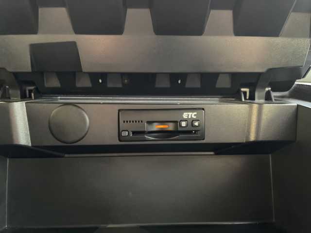 スズキ ソリオ バンディット HV MV 愛知県 2016(平28)年 4.3万km プレミアムシルバーメタリック/ブラック2トーンルーフ 純正ナビ　SDカードなし/両側パワースライドドア/シートヒーター/純正アルミホイール/LEDヘッドライト/ETC/衝突軽減システム/フルセグ/CD DVD/Bluetooth/ステアリングスイッチ/スマートキー/プッシュスタート