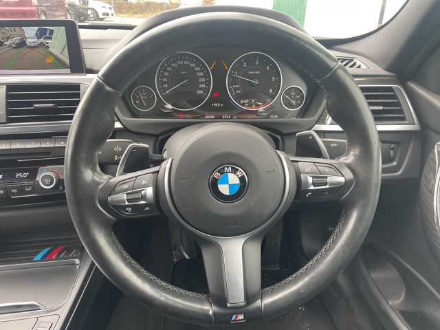 ＢＭＷ ３２０ｄ Mスポーツ 神奈川県 2017(平29)年 6万km アルピンホワイトⅢ 純正ナビ/Ｂｌｕｅｔｏｏｔｈ　/CD/DVD/Ｂカメラ　/ＥＴＣ　/前後ドラレコ　/クルコン　/パドルシフト　/ＬＥＤヘッドライト　/ＲＡＹＳホイール　/社外リップスポイラー