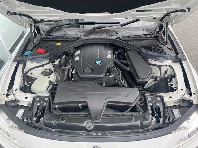 ＢＭＷ ３２０ｄ Mスポーツ 神奈川県 2017(平29)年 6万km アルピンホワイトⅢ 純正ナビ/Ｂｌｕｅｔｏｏｔｈ　/CD/DVD/Ｂカメラ　/ＥＴＣ　/前後ドラレコ　/クルコン　/パドルシフト　/ＬＥＤヘッドライト　/ＲＡＹＳホイール　/社外リップスポイラー