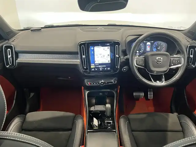 ボルボ ＸＣ４０ T5 AWD Rデザイン 1stED 岐阜県 2018(平30)年 2.9万km クリスタルホワイトP 300台限定車/全車速追従機能付ACC(アダプティブクルーズコントロール)/パイロットアシスト（車線維持支援機能）/ｈａｒｍａｎ/ｋａｒｄｏｎ/360度ビューカメラ/サンルーフ/フロントシートヒーター/レーンキーピングエイド/電動リアゲート/パワーシート