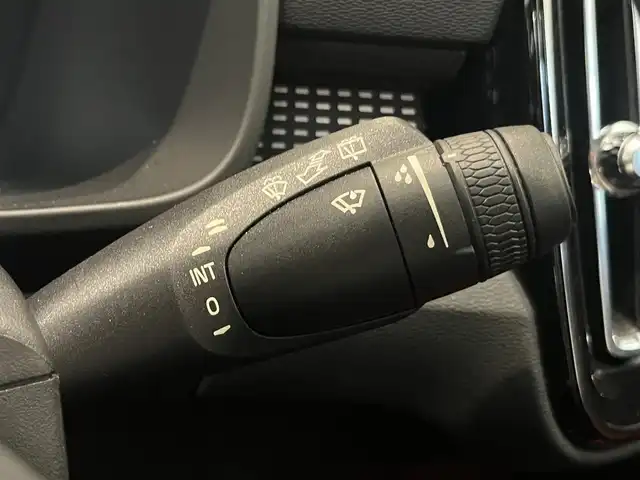 ボルボ ＸＣ４０ T5 AWD Rデザイン 1stED 岐阜県 2018(平30)年 2.9万km クリスタルホワイトP 300台限定車/全車速追従機能付ACC(アダプティブクルーズコントロール)/パイロットアシスト（車線維持支援機能）/ｈａｒｍａｎ/ｋａｒｄｏｎ/360度ビューカメラ/サンルーフ/フロントシートヒーター/レーンキーピングエイド/電動リアゲート/パワーシート