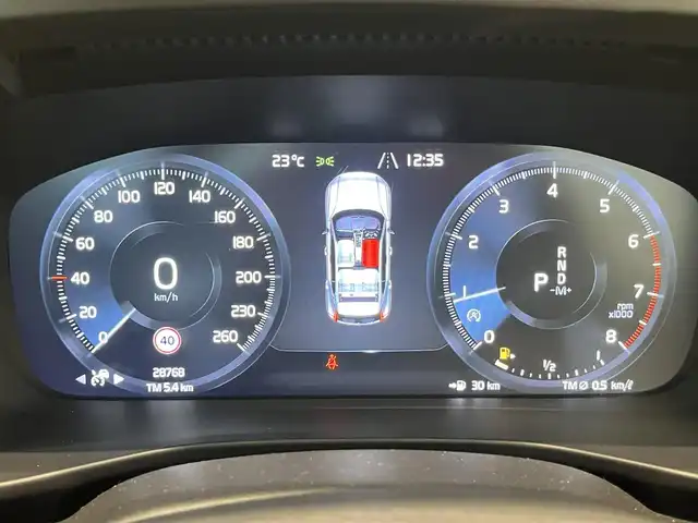 ボルボ ＸＣ４０ T5 AWD Rデザイン 1stED 岐阜県 2018(平30)年 2.9万km クリスタルホワイトP 300台限定車/全車速追従機能付ACC(アダプティブクルーズコントロール)/パイロットアシスト（車線維持支援機能）/ｈａｒｍａｎ/ｋａｒｄｏｎ/360度ビューカメラ/サンルーフ/フロントシートヒーター/レーンキーピングエイド/電動リアゲート/パワーシート