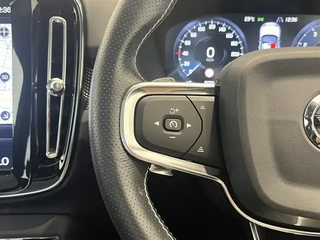 ボルボ ＸＣ４０ T5 AWD Rデザイン 1stED 岐阜県 2018(平30)年 2.9万km クリスタルホワイトP 300台限定車/全車速追従機能付ACC(アダプティブクルーズコントロール)/パイロットアシスト（車線維持支援機能）/ｈａｒｍａｎ/ｋａｒｄｏｎ/360度ビューカメラ/サンルーフ/フロントシートヒーター/レーンキーピングエイド/電動リアゲート/パワーシート