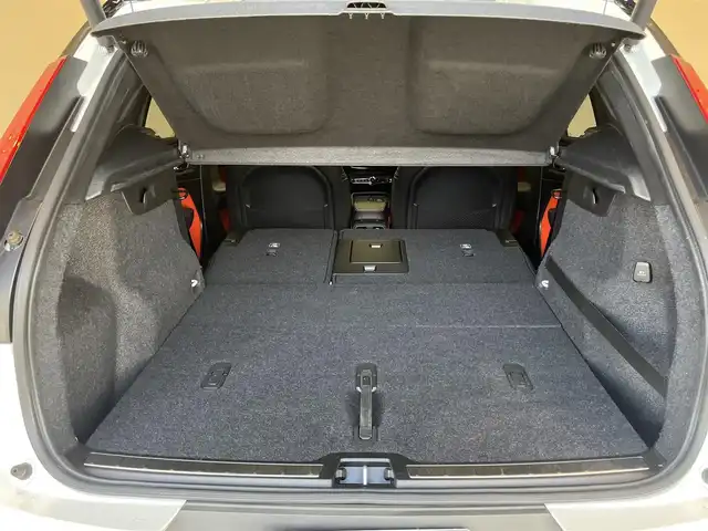 ボルボ ＸＣ４０ T5 AWD Rデザイン 1stED 岐阜県 2018(平30)年 2.9万km クリスタルホワイトP 300台限定車/全車速追従機能付ACC(アダプティブクルーズコントロール)/パイロットアシスト（車線維持支援機能）/ｈａｒｍａｎ/ｋａｒｄｏｎ/360度ビューカメラ/サンルーフ/フロントシートヒーター/レーンキーピングエイド/電動リアゲート/パワーシート