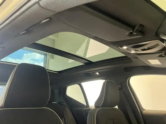 ボルボ ＸＣ４０ T5 AWD Rデザイン 1stED 岐阜県 2018(平30)年 2.9万km クリスタルホワイトP 300台限定車/全車速追従機能付ACC(アダプティブクルーズコントロール)/パイロットアシスト（車線維持支援機能）/ｈａｒｍａｎ/ｋａｒｄｏｎ/360度ビューカメラ/サンルーフ/フロントシートヒーター/レーンキーピングエイド/電動リアゲート/パワーシート