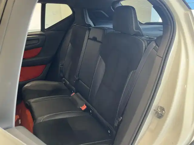 ボルボ ＸＣ４０ T5 AWD Rデザイン 1stED 岐阜県 2018(平30)年 2.9万km クリスタルホワイトP 300台限定車/全車速追従機能付ACC(アダプティブクルーズコントロール)/パイロットアシスト（車線維持支援機能）/ｈａｒｍａｎ/ｋａｒｄｏｎ/360度ビューカメラ/サンルーフ/フロントシートヒーター/レーンキーピングエイド/電動リアゲート/パワーシート