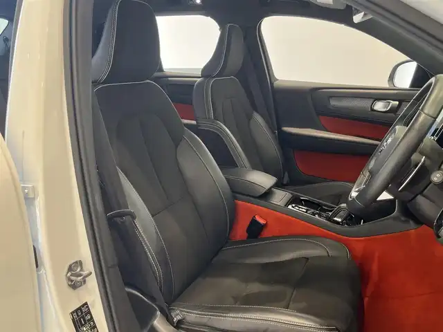 ボルボ ＸＣ４０ T5 AWD Rデザイン 1stED 岐阜県 2018(平30)年 2.9万km クリスタルホワイトP 300台限定車/全車速追従機能付ACC(アダプティブクルーズコントロール)/パイロットアシスト（車線維持支援機能）/ｈａｒｍａｎ/ｋａｒｄｏｎ/360度ビューカメラ/サンルーフ/フロントシートヒーター/レーンキーピングエイド/電動リアゲート/パワーシート