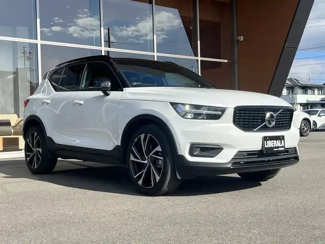 ボルボ ＸＣ４０ T5 AWD Rデザイン 1stED 岐阜県 2018(平30)年 2.9万km クリスタルホワイトP 300台限定車/全車速追従機能付ACC(アダプティブクルーズコントロール)/パイロットアシスト（車線維持支援機能）/ｈａｒｍａｎ/ｋａｒｄｏｎ/360度ビューカメラ/サンルーフ/フロントシートヒーター/レーンキーピングエイド/電動リアゲート/パワーシート