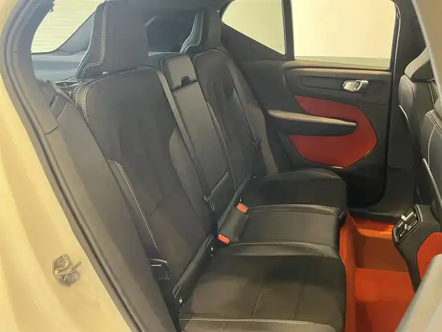 ボルボ ＸＣ４０ T5 AWD Rデザイン 1stED 岐阜県 2018(平30)年 2.9万km クリスタルホワイトP 300台限定車/全車速追従機能付ACC(アダプティブクルーズコントロール)/パイロットアシスト（車線維持支援機能）/ｈａｒｍａｎ/ｋａｒｄｏｎ/360度ビューカメラ/サンルーフ/フロントシートヒーター/レーンキーピングエイド/電動リアゲート/パワーシート