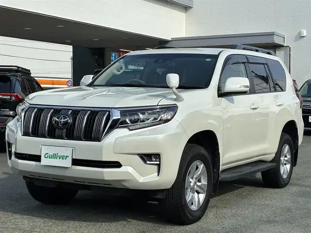 トヨタ ランドクルーザー プラド TX 熊本県 2021(令3)年 2.3万km ホワイトパールクリスタルシャイン ワンオーナー/4WD/純正SDナビ（NSZT-Y68T）/【フルセグTV/SD/CD/DVD/Bluetooth/USB】/衝突被害軽減システム/レーダークルーズコントロール/パーキングサポートブレーキ/レーンキープアシスト/車両接近通報装置/コーナーセンサー/オートLEDライト/オートマチックハイビーム/ビルトインETC/ドライブレコーダー(ZDR-015)/横滑り防止装置/盗難防止装置/純正フロアマット/カーテンエアバッグ/三列シート/プッシュスタート/スマートキー/スペアキー/取扱説明書/保証書