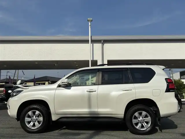 トヨタ ランドクルーザー プラド TX 熊本県 2021(令3)年 2.3万km ホワイトパールクリスタルシャイン ワンオーナー/4WD/純正SDナビ（NSZT-Y68T）/【フルセグTV/SD/CD/DVD/Bluetooth/USB】/衝突被害軽減システム/レーダークルーズコントロール/パーキングサポートブレーキ/レーンキープアシスト/車両接近通報装置/コーナーセンサー/オートLEDライト/オートマチックハイビーム/ビルトインETC/ドライブレコーダー(ZDR-015)/横滑り防止装置/盗難防止装置/純正フロアマット/カーテンエアバッグ/三列シート/プッシュスタート/スマートキー/スペアキー/取扱説明書/保証書