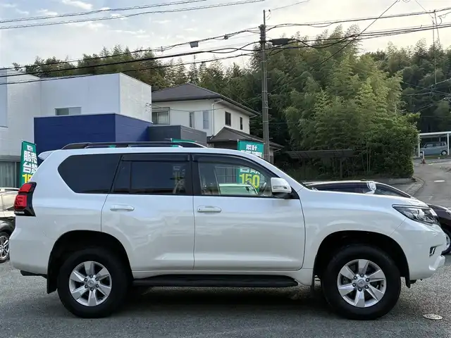 トヨタ ランドクルーザー プラド TX 熊本県 2021(令3)年 2.3万km ホワイトパールクリスタルシャイン ワンオーナー/4WD/純正SDナビ（NSZT-Y68T）/【フルセグTV/SD/CD/DVD/Bluetooth/USB】/衝突被害軽減システム/レーダークルーズコントロール/パーキングサポートブレーキ/レーンキープアシスト/車両接近通報装置/コーナーセンサー/オートLEDライト/オートマチックハイビーム/ビルトインETC/ドライブレコーダー(ZDR-015)/横滑り防止装置/盗難防止装置/純正フロアマット/カーテンエアバッグ/三列シート/プッシュスタート/スマートキー/スペアキー/取扱説明書/保証書