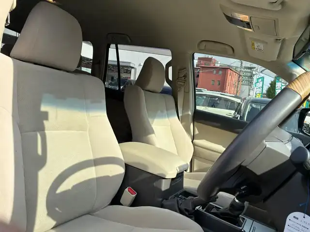 トヨタ ランドクルーザー プラド TX 熊本県 2021(令3)年 2.3万km ホワイトパールクリスタルシャイン ワンオーナー/4WD/純正SDナビ（NSZT-Y68T）/【フルセグTV/SD/CD/DVD/Bluetooth/USB】/衝突被害軽減システム/レーダークルーズコントロール/パーキングサポートブレーキ/レーンキープアシスト/車両接近通報装置/コーナーセンサー/オートLEDライト/オートマチックハイビーム/ビルトインETC/ドライブレコーダー(ZDR-015)/横滑り防止装置/盗難防止装置/純正フロアマット/カーテンエアバッグ/三列シート/プッシュスタート/スマートキー/スペアキー/取扱説明書/保証書