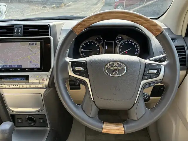 トヨタ ランドクルーザー プラド TX 熊本県 2021(令3)年 2.3万km ホワイトパールクリスタルシャイン ワンオーナー/4WD/純正SDナビ（NSZT-Y68T）/【フルセグTV/SD/CD/DVD/Bluetooth/USB】/衝突被害軽減システム/レーダークルーズコントロール/パーキングサポートブレーキ/レーンキープアシスト/車両接近通報装置/コーナーセンサー/オートLEDライト/オートマチックハイビーム/ビルトインETC/ドライブレコーダー(ZDR-015)/横滑り防止装置/盗難防止装置/純正フロアマット/カーテンエアバッグ/三列シート/プッシュスタート/スマートキー/スペアキー/取扱説明書/保証書