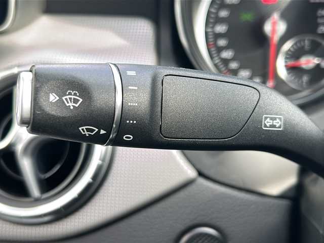 メルセデス・ベンツ ＣＬＡ２２０ 4MATIC 山形県 2018(平30)年 1.9万km ジュピターレッド ４WD/サンルーフ・ガラスルーフ/本革レザーシート/純正メモリナビ/（Bluetooth/CD/DVD/フルセグ)/レーダークルーズコントロール/DN席シートヒーター/17インチ社外ホイールスタッドレス車載/225/45/R17（６ｍｍ）/BSM/パドルシフト/純正フロアマット/純正AW/DN席パワーシート/パーキングアシスト/ウインカーミラー/ステアリングスイッチ
