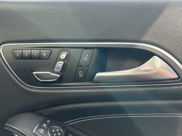 メルセデス・ベンツ ＣＬＡ２２０ 4MATIC 山形県 2018(平30)年 1.9万km ジュピターレッド ４WD/サンルーフ・ガラスルーフ/本革レザーシート/純正メモリナビ/（Bluetooth/CD/DVD/フルセグ)/レーダークルーズコントロール/DN席シートヒーター/17インチ社外ホイールスタッドレス車載/225/45/R17（６ｍｍ）/BSM/パドルシフト/純正フロアマット/純正AW/DN席パワーシート/パーキングアシスト/ウインカーミラー/ステアリングスイッチ