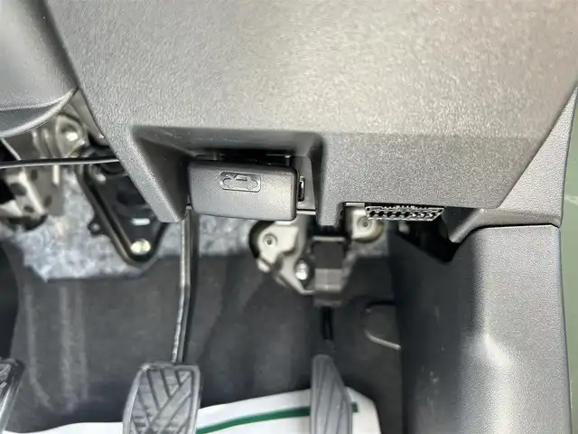 スズキ ジムニー XC 栃木県 2025(令7)年 0.1万km ジャングルグリーン 衝突被害軽減ブレーキ/4WD/カロッツェリア9インチナビ/フルセグTV/DVD/Bluetooth/バックカメラ/ビルトインETC/前ドライブレコーダー/前席シートヒーター/クルーズコントロール/スマートキー×1/プッシュスタート/ステアリングリモコン/LEDオートライト/純正16インチAW/アイドリングストップ/横滑り防止装置/保証書/取説