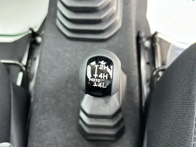 スズキ ジムニー XC 栃木県 2025(令7)年 0.1万km ジャングルグリーン 衝突被害軽減ブレーキ/4WD/カロッツェリア9インチナビ/フルセグTV/DVD/Bluetooth/バックカメラ/ビルトインETC/前ドライブレコーダー/前席シートヒーター/クルーズコントロール/スマートキー×1/プッシュスタート/ステアリングリモコン/LEDオートライト/純正16インチAW/アイドリングストップ/横滑り防止装置/保証書/取説