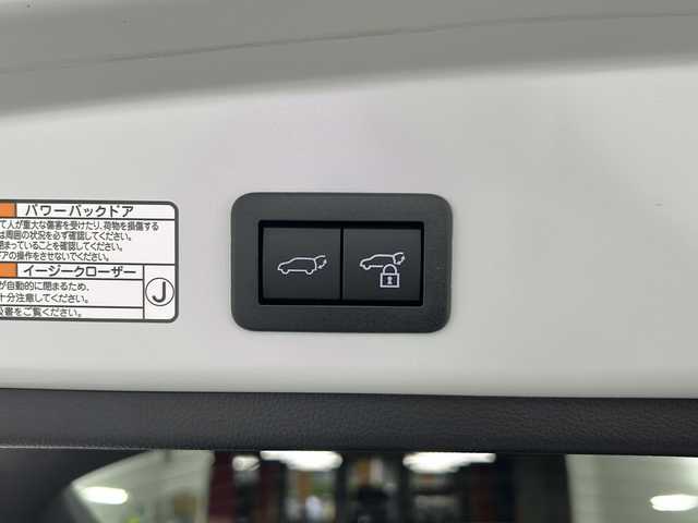 トヨタ カローラ クロス Z 愛知県 2022(令4)年 1万km プラチナホワイトパールマイカ 純正9インチディスプレイオーディオ　/フルセグ/ＣＤ/ＤＶＤ/Ｂｌｕｅｔｏｏｔｈ/ＡｐｐｌｅＣａｒＰｌａｙ　/パノラミックビューモニター/ビルトインＥＴＣ2.0/パワーバックドア/ハーフレザーシート/前席シートヒーター/トヨタセーフティセンス　/レーンキープアシスト　/レーダークルーズコントロール/BSM/LEDヘッドライト/フォグランプ/オートライト/オートハイビーム/前後コーナーセンサー