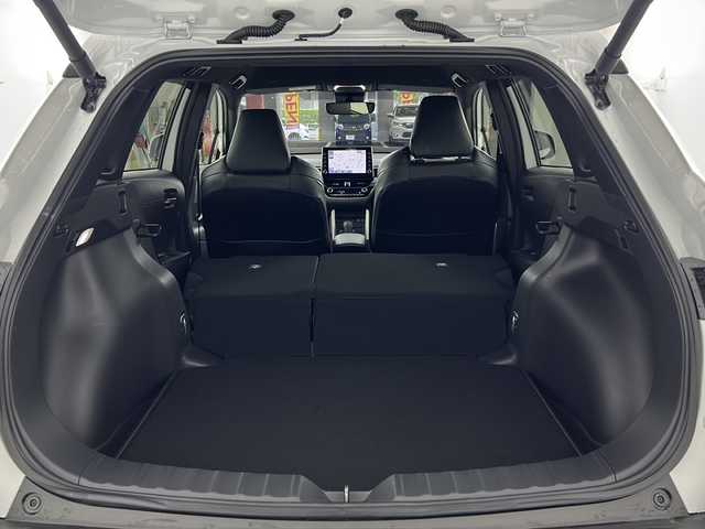 トヨタ カローラ クロス Z 愛知県 2022(令4)年 1万km プラチナホワイトパールマイカ 純正9インチディスプレイオーディオ　/フルセグ/ＣＤ/ＤＶＤ/Ｂｌｕｅｔｏｏｔｈ/ＡｐｐｌｅＣａｒＰｌａｙ　/パノラミックビューモニター/ビルトインＥＴＣ2.0/パワーバックドア/ハーフレザーシート/前席シートヒーター/トヨタセーフティセンス　/レーンキープアシスト　/レーダークルーズコントロール/BSM/LEDヘッドライト/フォグランプ/オートライト/オートハイビーム/前後コーナーセンサー